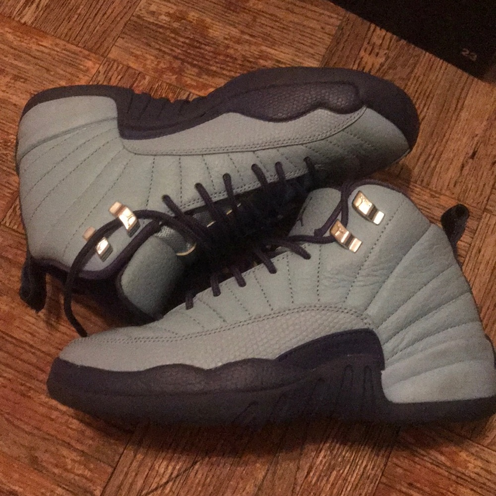 Jordan 12 Hornets good condition